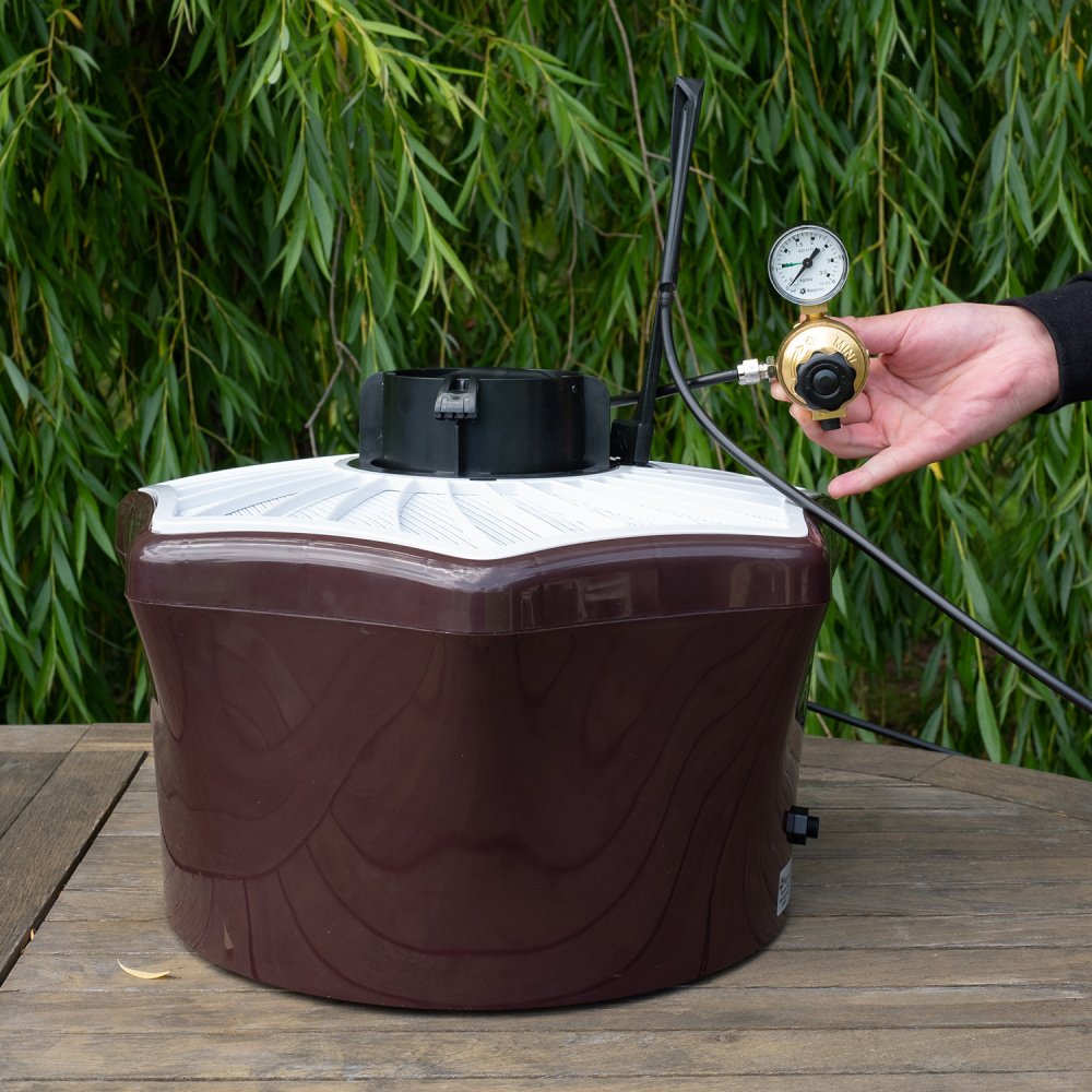 mise en situation du kit CO2 Biogents pour les pièges à moustiques Bg-Mostiquaire